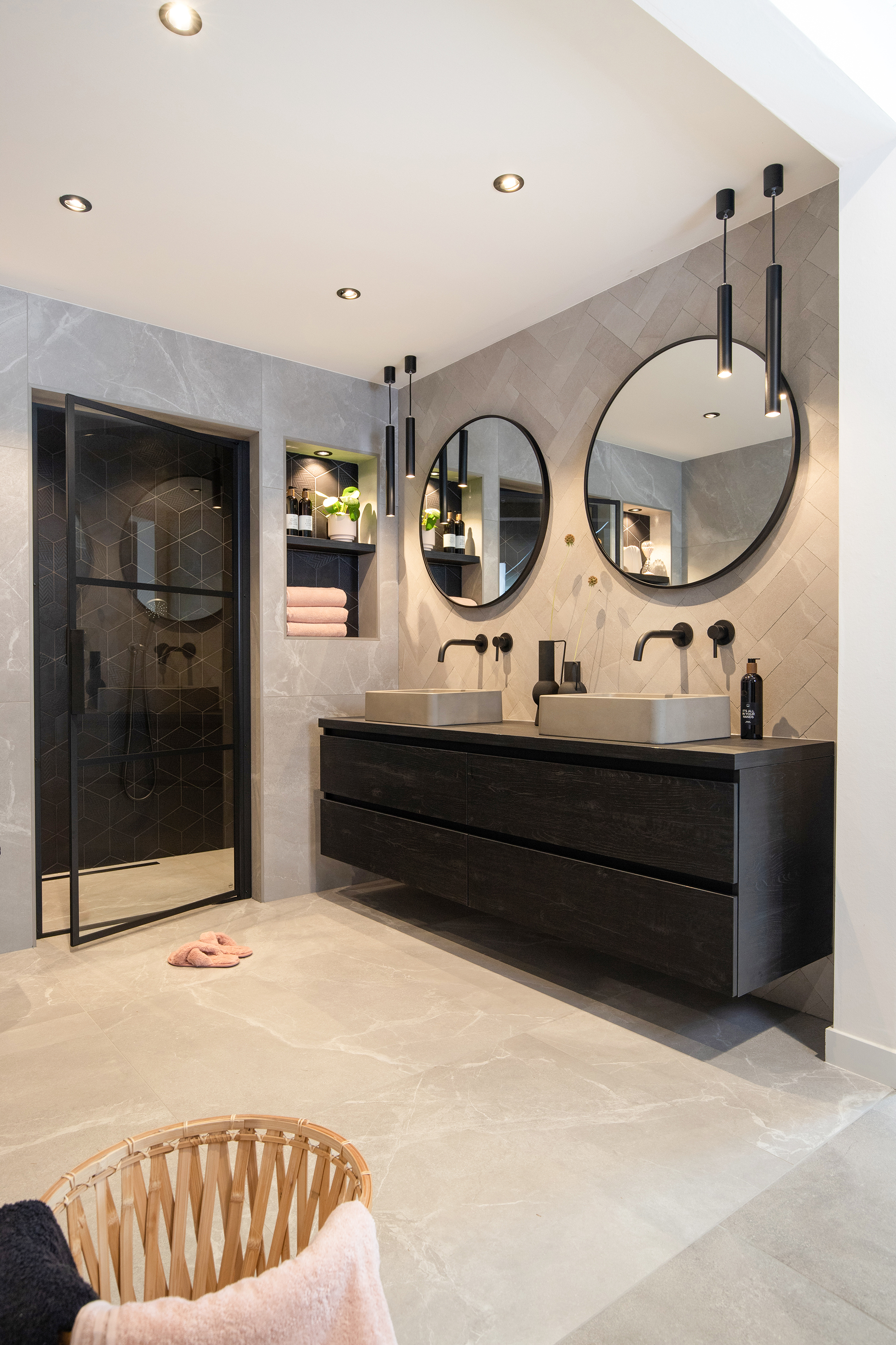 Donkere badkamer