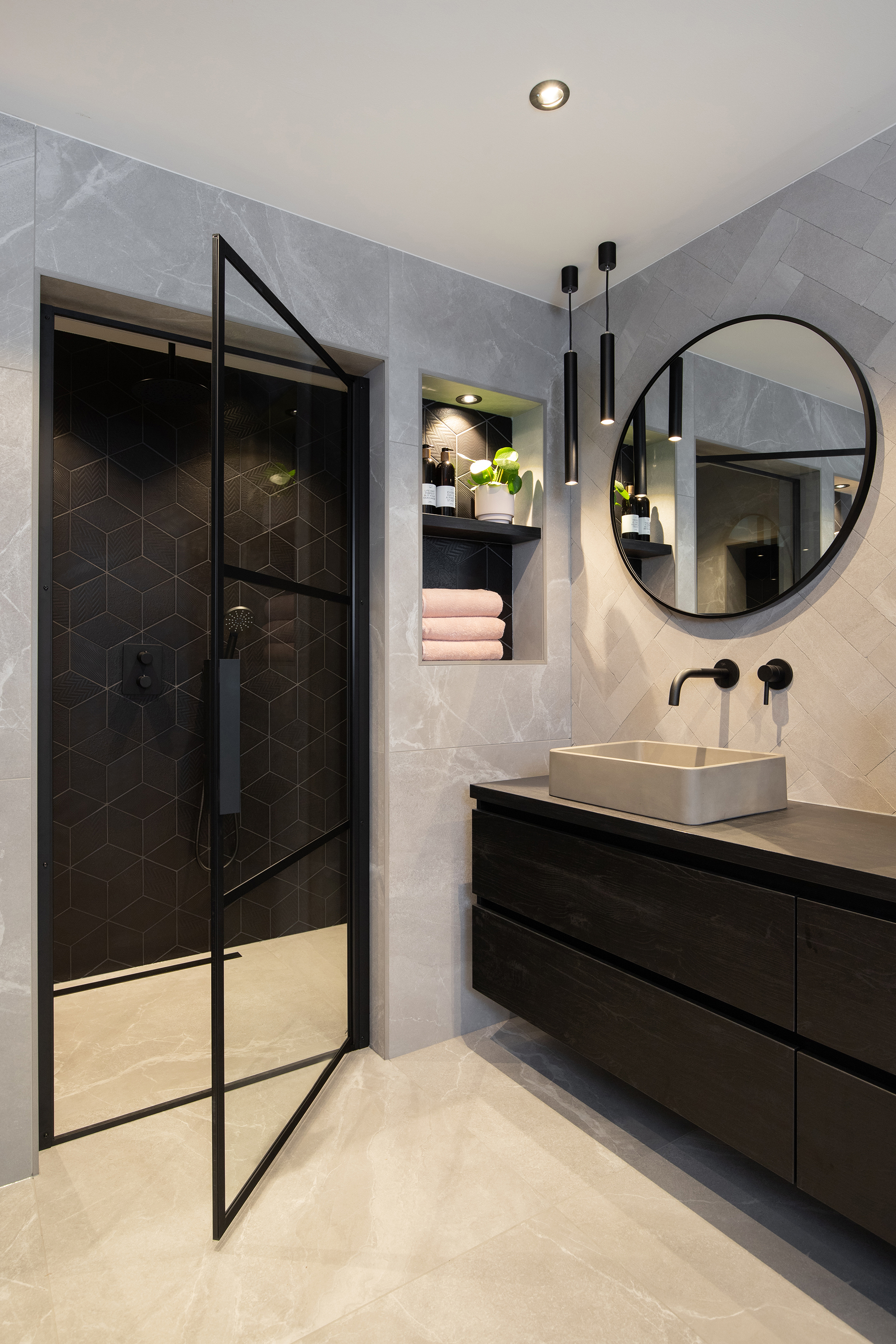 Donkere badkamer
