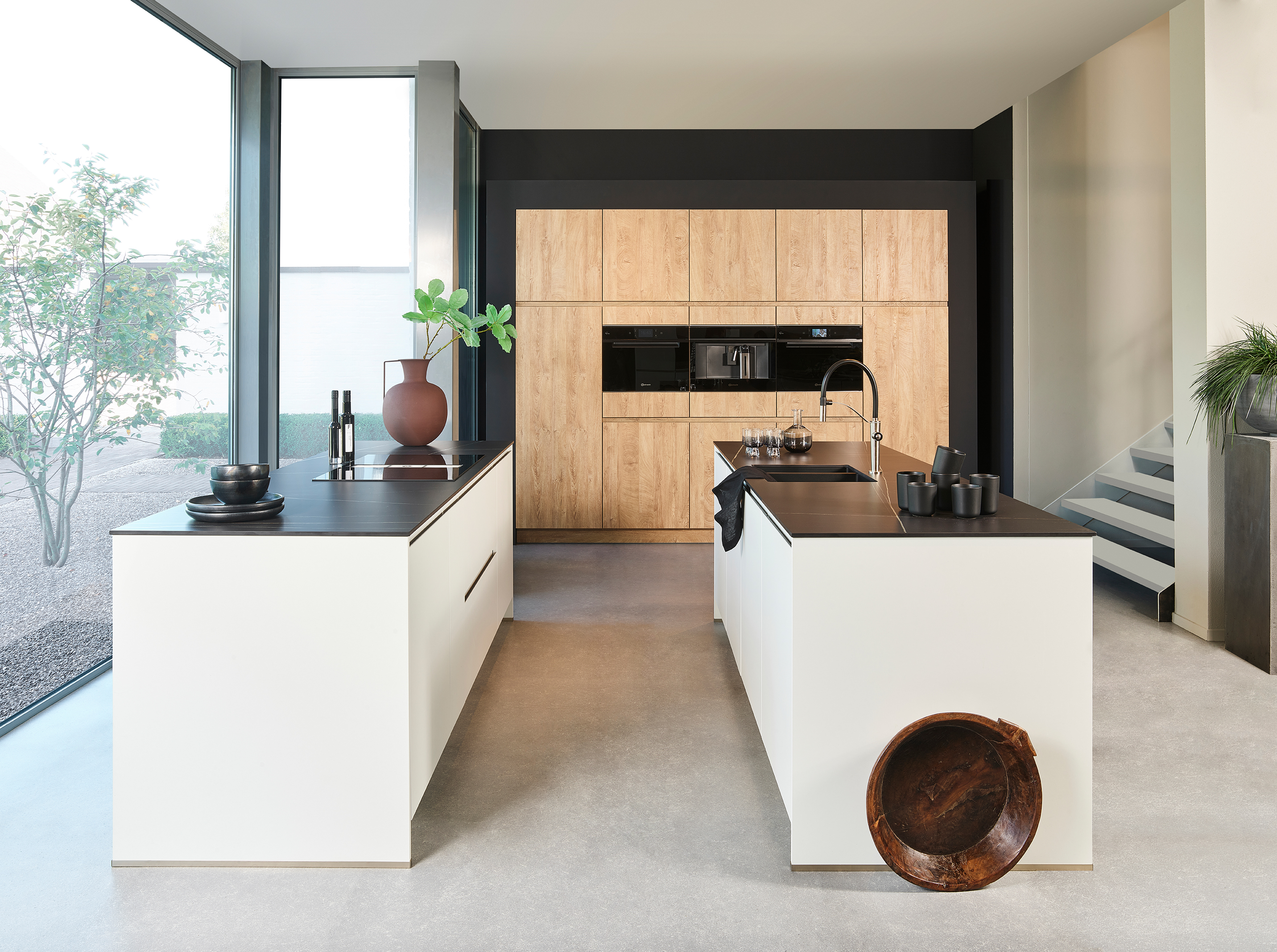 Zwarte industriele keuken