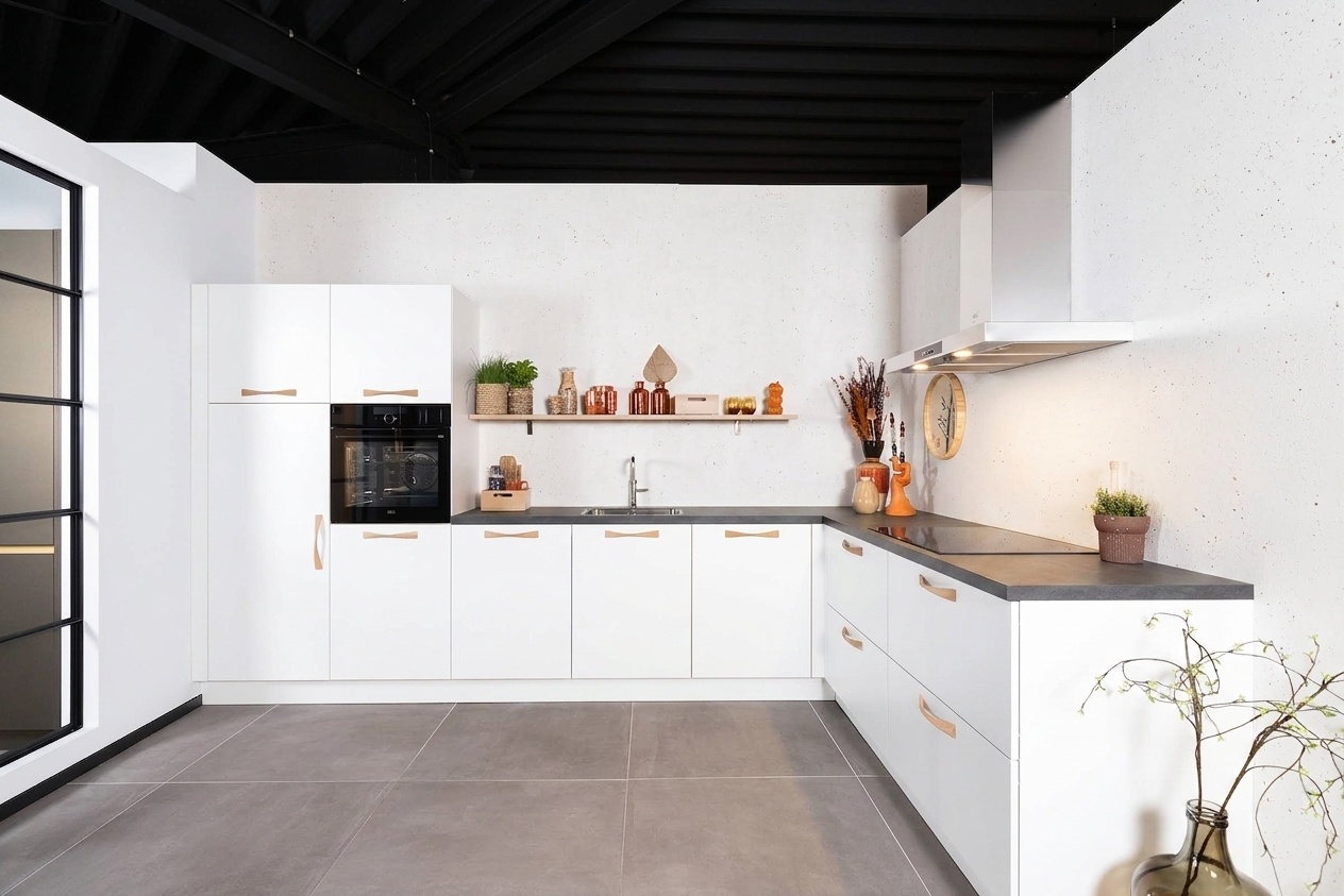witte keuken met antraciet blad