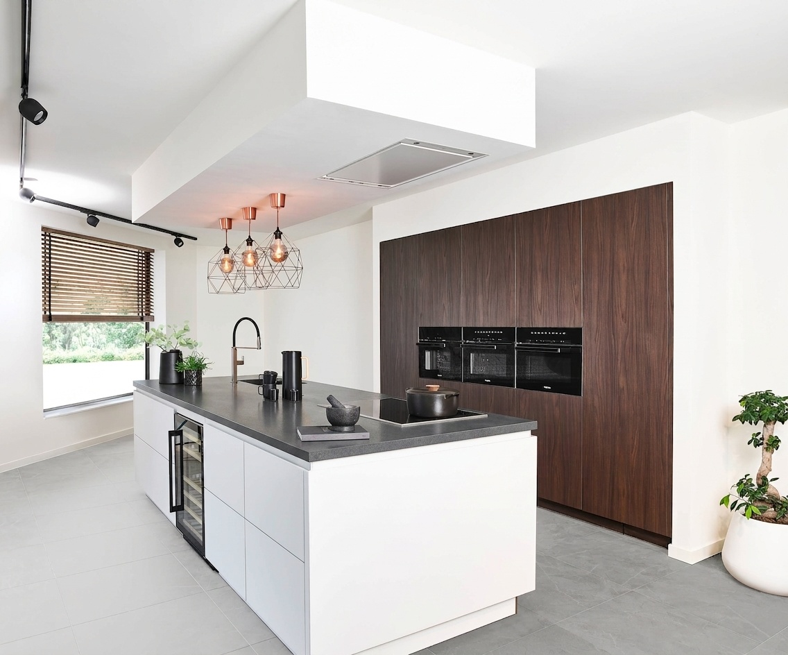 witte keuken met antraciet blad